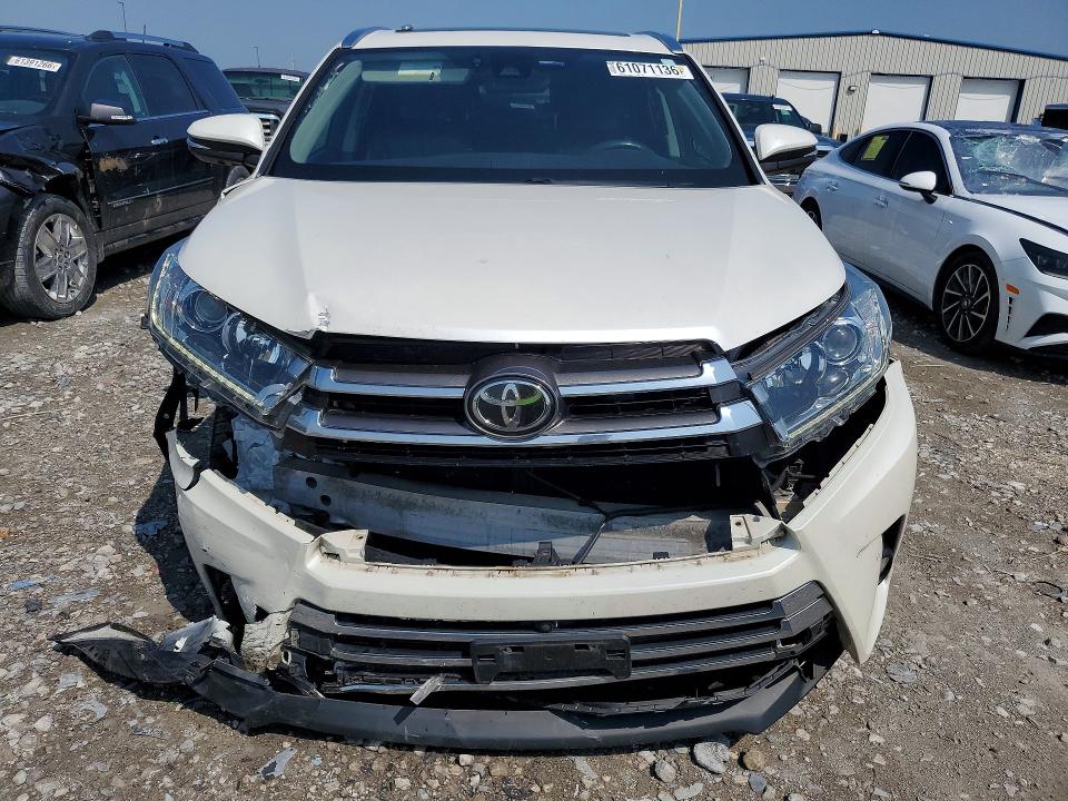 Foto 5 de la subasta – 2017 TOYOTA HIGHLANDER con VIN 5TDDZRFHXHS467430