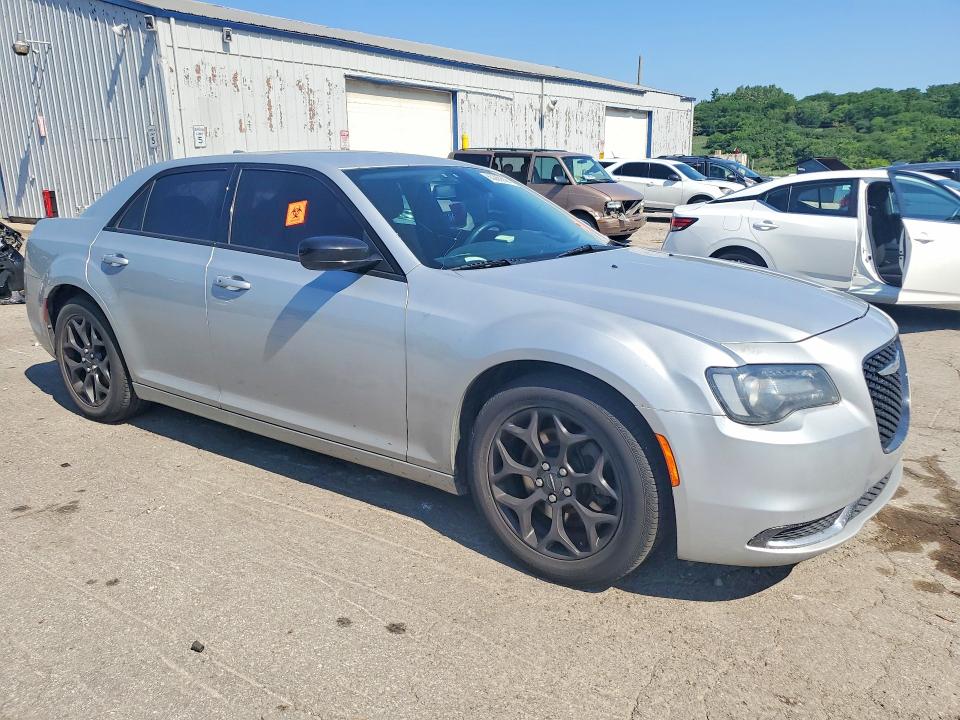 Photo 4 from auction – 2019 CHRYSLER 300 with VIN 2C3CCARG5KH691023