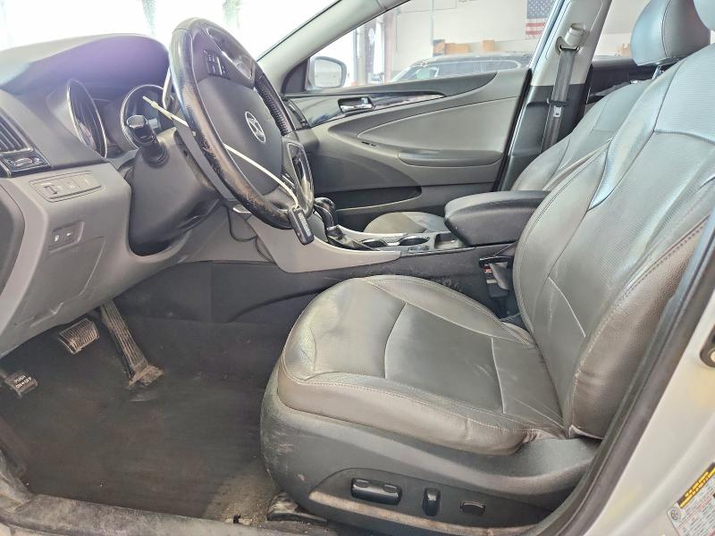 Photo 7 from auction – 2011 HYUNDAI SONATA with VIN 5NPEC4AB2BH172234