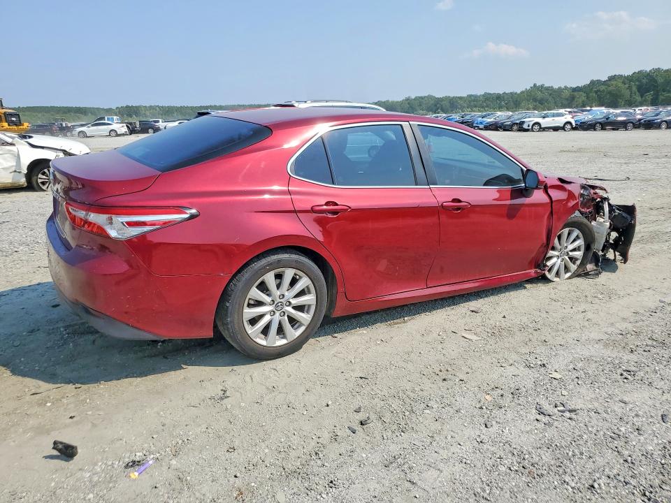 Photo 3 from auction – 2018 TOYOTA CAMRY with VIN 4T1B11HK5JU608975