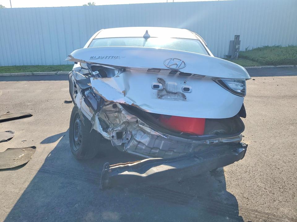 Photo 6 from auction – 2011 HYUNDAI ELANTRA with VIN KMHDH4AE9BU133147