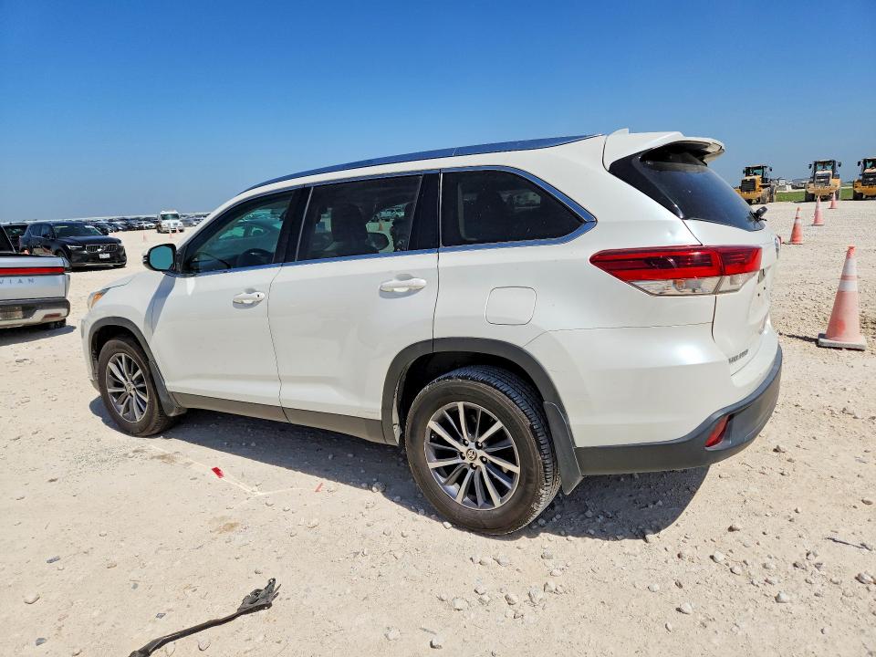 Photo 2 from auction – 2019 TOYOTA HIGHLANDER with VIN 5TDKZRFH2KS369457
