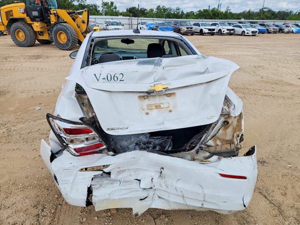 Photo 6 from auction – 2019 CHEVROLET SONIC with VIN 1G1JD5SB2K4101954