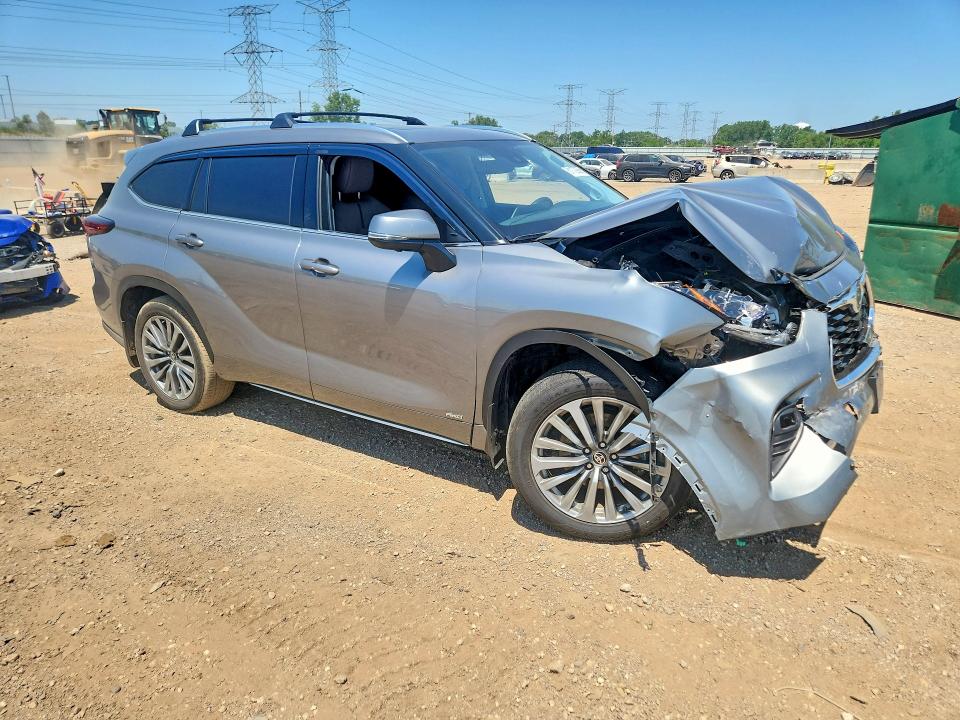 Photo 4 from auction – 2025 TOYOTA HIGHLANDER HYBRID with VIN 5TDKBRCH7SS655393