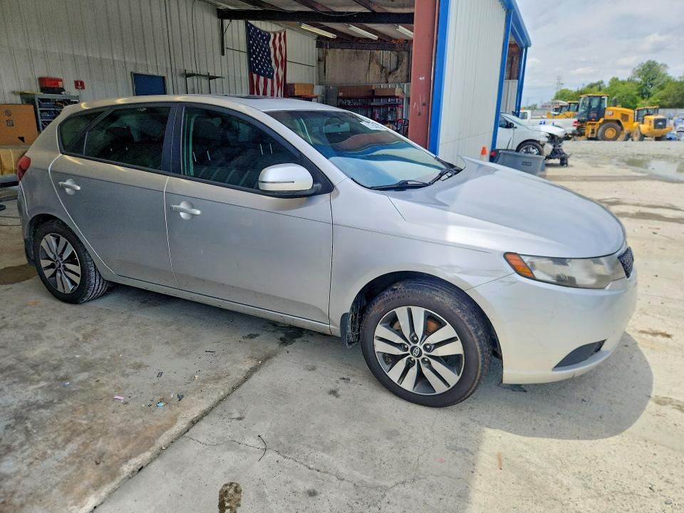 Photo 4 from auction – 2013 KIA FORTE5 with VIN KNAFU5A22D5728291