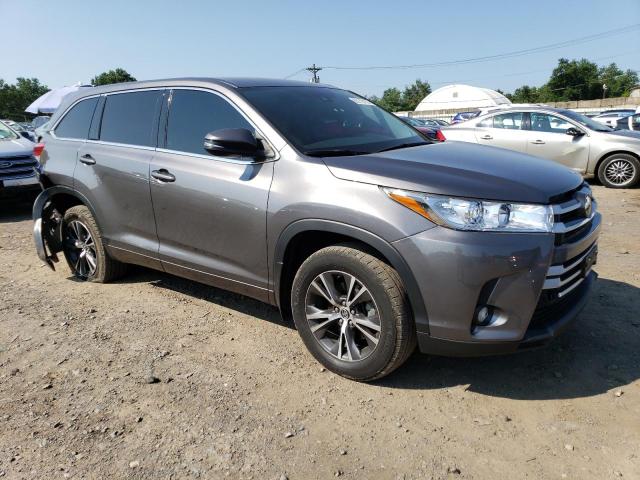 Фото 4 с аукциона – 2018 TOYOTA HIGHLANDER с VIN 5TDBZRFH1JS907886