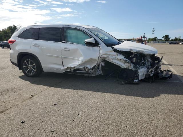 Photo 4 from auction – 2018 TOYOTA HIGHLANDER with VIN 5TDJZRFH4JS801251