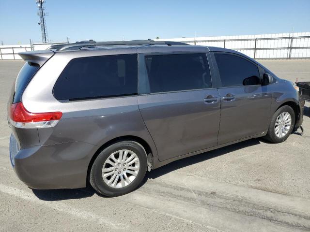 Photo 3 from auction – 2011 TOYOTA SIENNA XLE with VIN 5TDYK3DC0BS021742