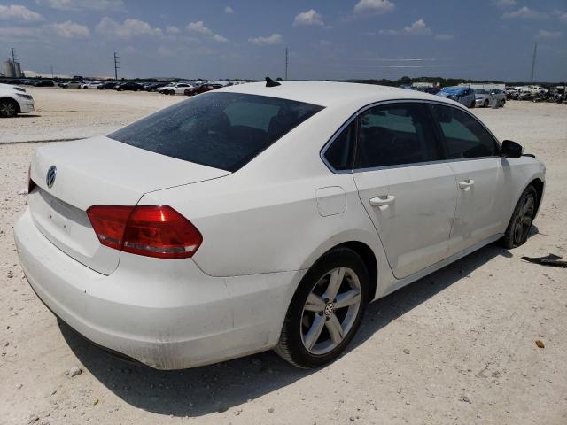 Photo 3 from auction – 2015 VOLKSWAGEN PASSAT S with VIN 1VWAT7A37FC109976