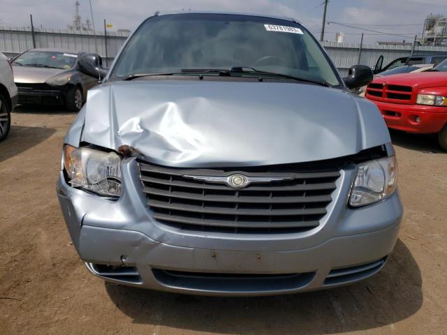 Photo 5 from auction – 2006 CHRYSLER TOWN & COU with VIN 1A4GP45R26B691046