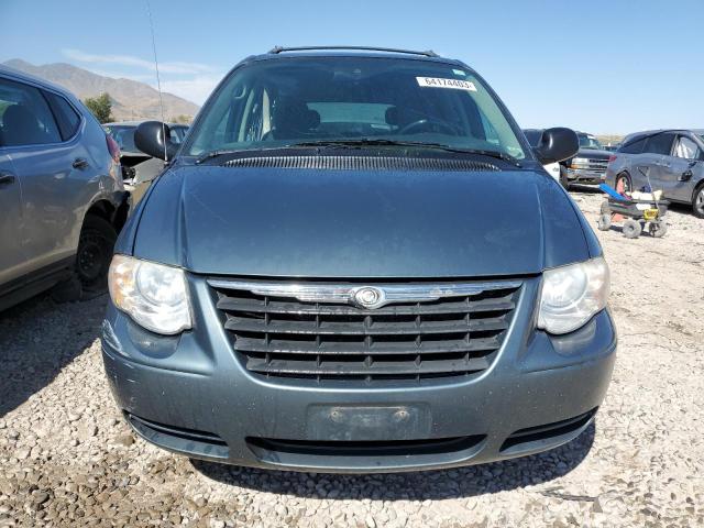 Photo 5 from auction – 2005 CHRYSLER TOWN & COU with VIN 2C4GP54L75R355563