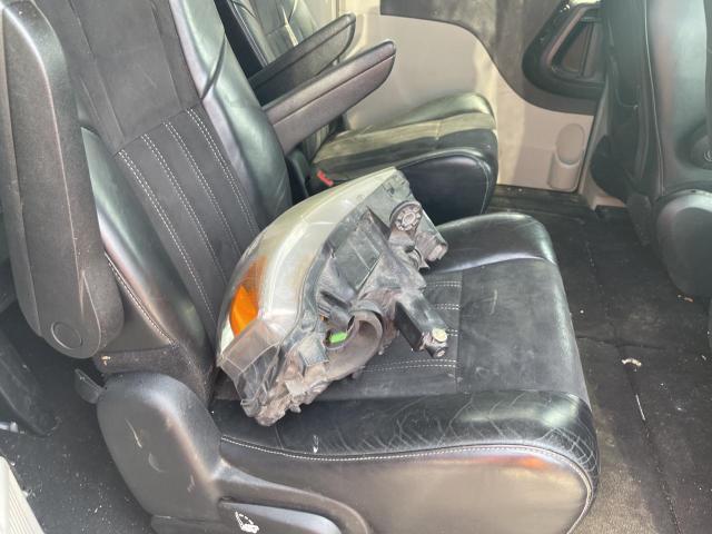 Photo 13 from auction – 2014 CHRYSLER TOWN & COU with VIN 2C4RC1CG1ER249532