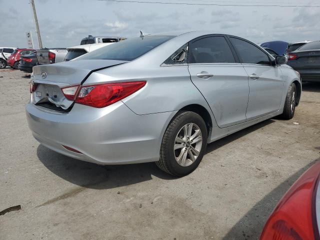 Photo 3 from auction – 2011 HYUNDAI SONATA GLS with VIN 5NPEB4AC4BH014683