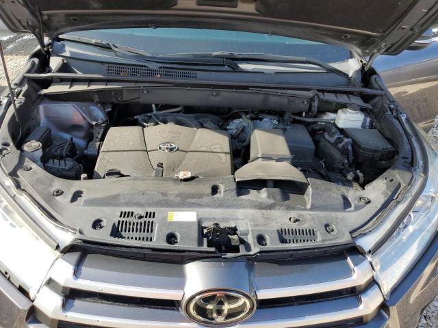 Photo 11 from auction – 2019 TOYOTA HIGHLANDER with VIN 5TDKZRFH5KS355472