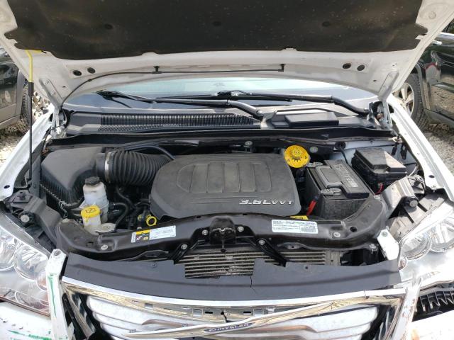 Photo 12 from auction – 2015 CHRYSLER TOWN & COU with VIN 2C4RC1CG3FR726706