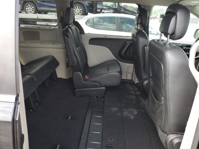 Photo 11 from auction – 2016 CHRYSLER TOWN & COU with VIN 2C4RC1BG2GR200327