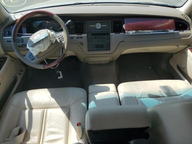 Photo 8 from auction – 2004 LINCOLN TOWN CAR U with VIN 1LNHM83W84Y680027