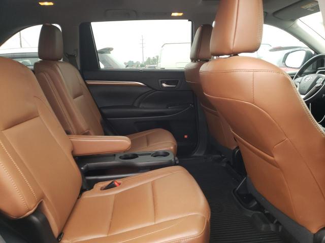 Photo 11 from auction – 2017 TOYOTA HIGHLANDER with VIN 5TDDZRFH3HS395681