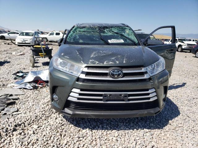 Photo 5 from auction – 2018 TOYOTA HIGHLANDER with VIN 5TDJZRFH5JS871471