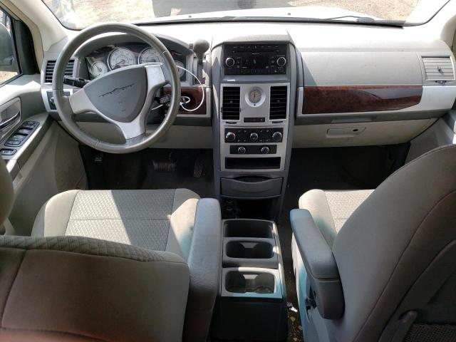 Photo 8 from auction – 2010 CHRYSLER TOWN & COU with VIN 2A4RR5D19AR310050