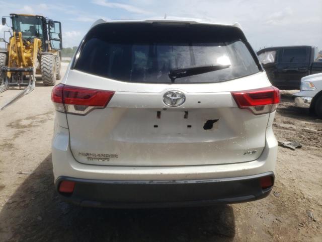 Photo 6 from auction – 2018 TOYOTA HIGHLANDER with VIN 5TDKZRFH2JS544711