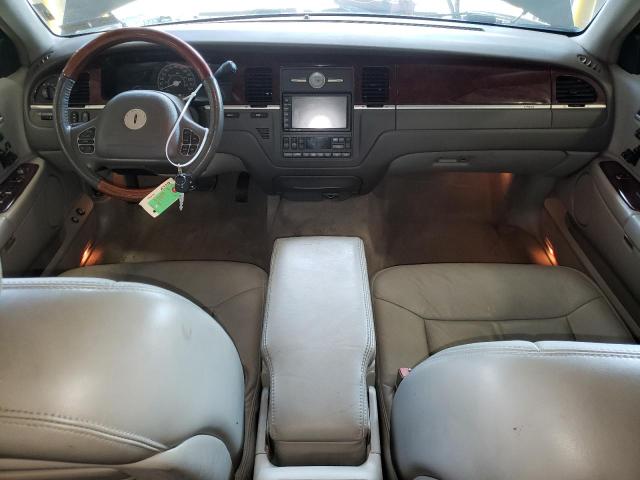 Photo 8 from auction – 2004 LINCOLN TOWN CAR U with VIN 1LNHM83W24Y688933