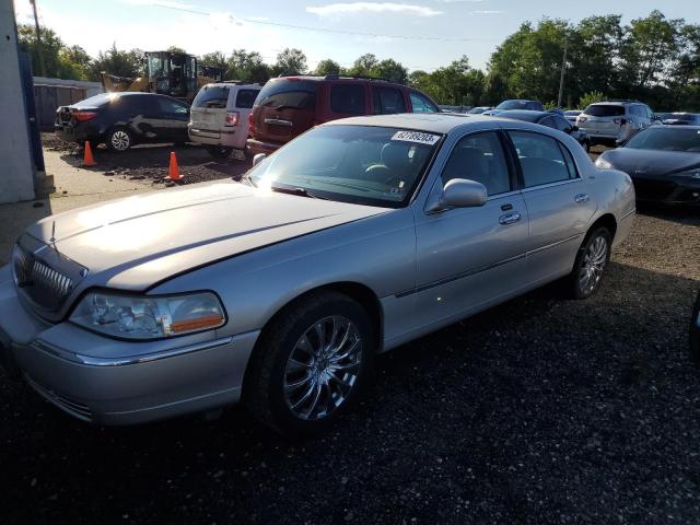 LINCOLN TOWN CAR 2004 with VIN 1LNHM83W24Y622480 - Photo from auction