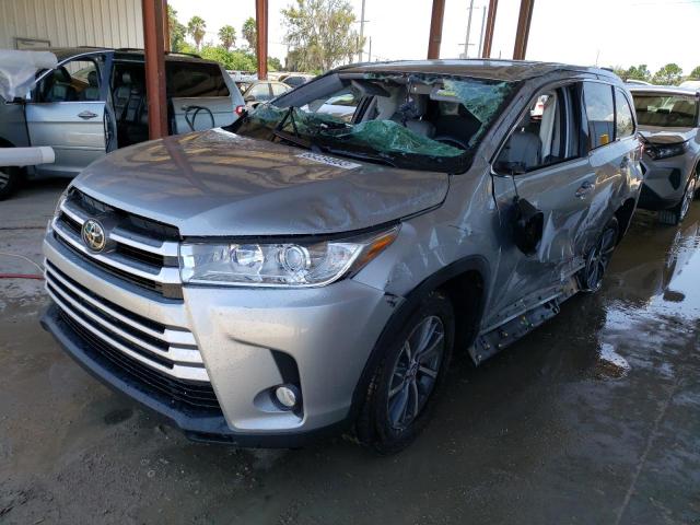 Фото 1 с аукциона – 2017 TOYOTA HIGHLANDER с VIN 5TDKZRFH6HS197488