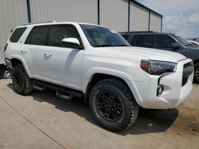 Photo 4 from auction – 2018 TOYOTA 4RUNNER SR with VIN JTEBU5JR0J5583502