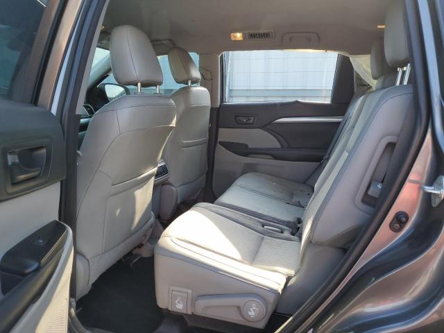 Photo 10 from auction – 2018 TOYOTA HIGHLANDER with VIN 5TDZZRFH7JS285342
