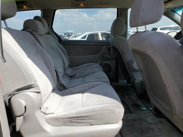 Photo 11 from auction – 2010 TOYOTA SIENNA CE with VIN 5TDKK4CC2AS329460