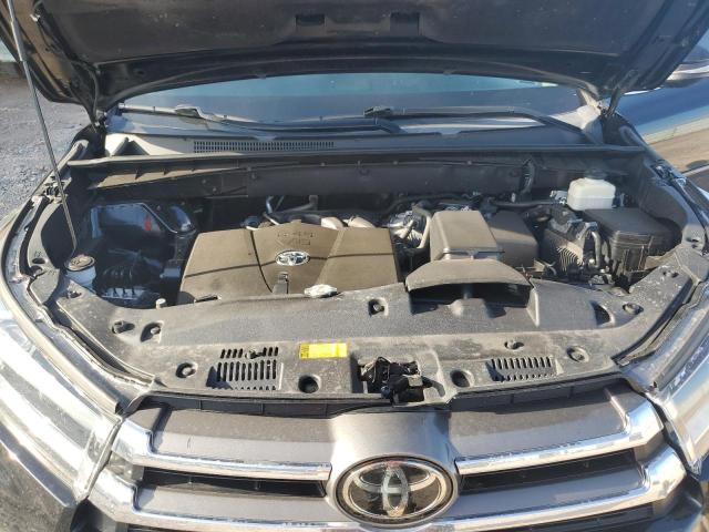 Photo 11 from auction – 2018 TOYOTA HIGHLANDER with VIN 5TDDZRFHXJS832338