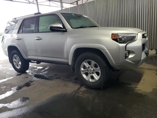 Photo 4 from auction – 2022 TOYOTA 4RUNNER SR with VIN JTEEU5JR1N5262152