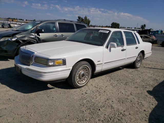 LINCOLN TOWN CAR E 1995 with VIN 1LNLM81W2SY767013 - Photo from auction