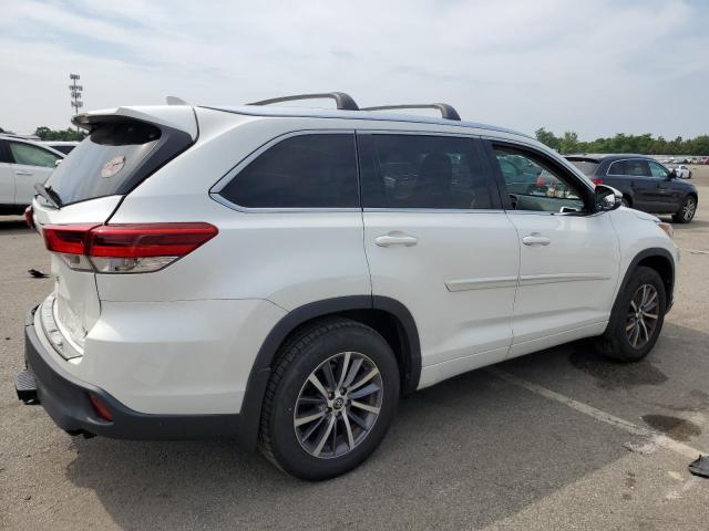 Photo 3 from auction – 2018 TOYOTA HIGHLANDER with VIN 5TDJZRFH2JS528861
