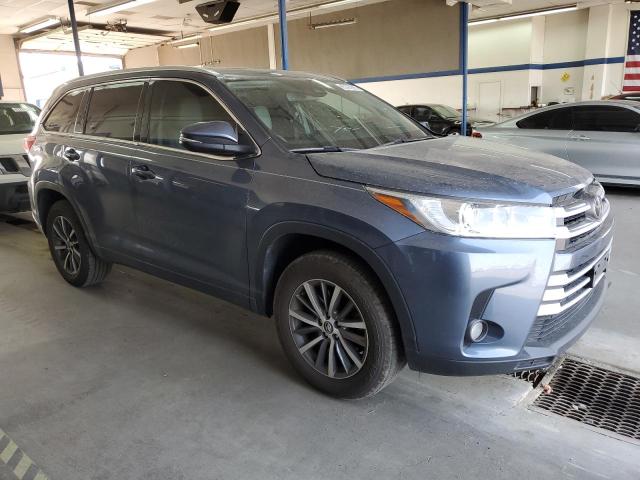Photo 4 from auction – 2017 TOYOTA HIGHLANDER with VIN 5TDKZRFH9HS519993