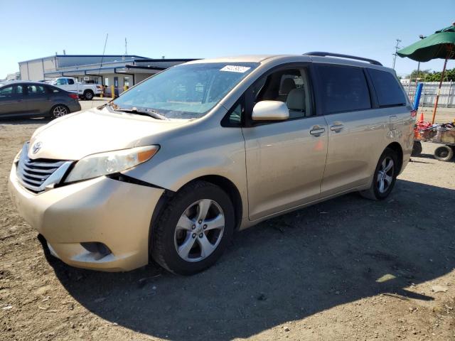 TOYOTA SIENNA LE 2012 مع رقم تعريف المركبة 5TDKK3DC4CS215939 - صورة من المزاد