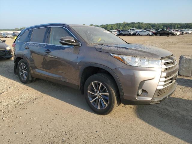 Photo 4 from auction – 2019 TOYOTA HIGHLANDER with VIN 5TDJZRFH7KS704787