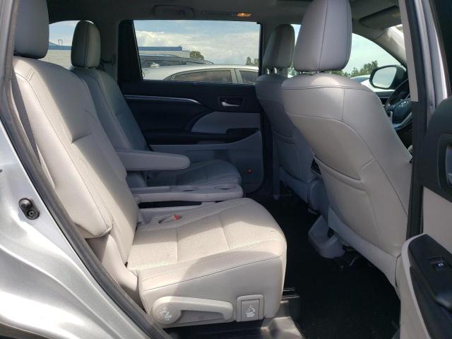 Photo 11 from auction – 2017 TOYOTA HIGHLANDER with VIN 5TDDZRFHXHS383527