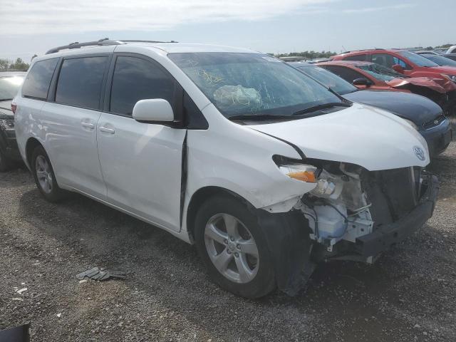 Photo 4 from auction – 2017 TOYOTA SIENNA LE with VIN 5TDKZ3DC3HS852968