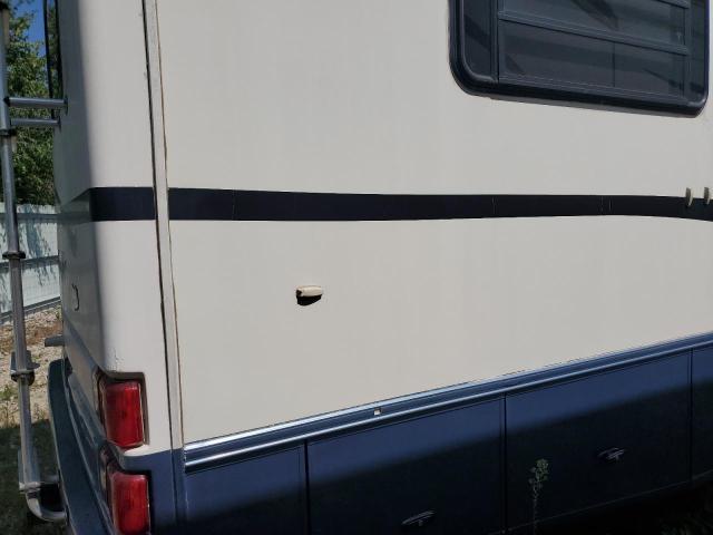 Photo 6 from auction – 2000 WORKHORSE CUSTOM CHASSIS MOTORHOME with VIN 5B4LP37J5Y3316115