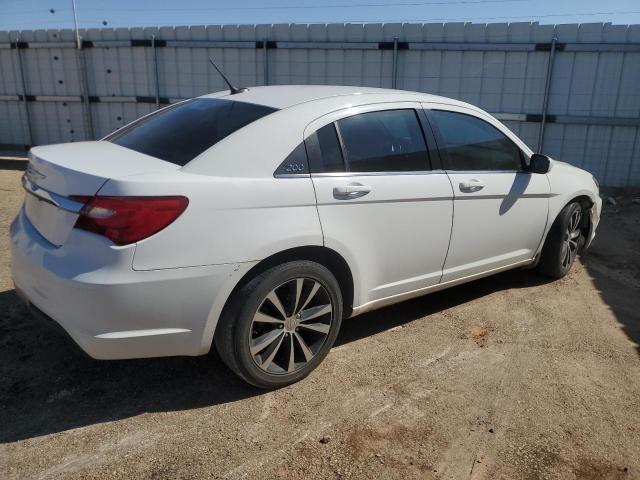 Photo 3 from auction – 2014 CHRYSLER 200 TOURIN with VIN 1C3CCBBG3EN117936