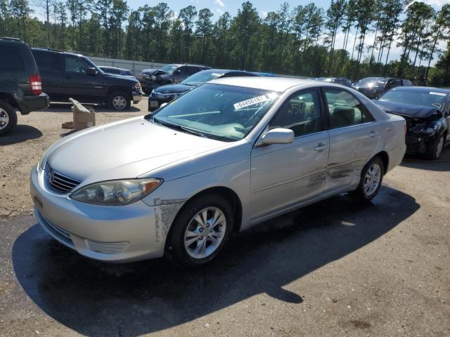 TOYOTA CAMRY LE 2005 with VIN 4T1BF30K35U106657 - Photo from auction
