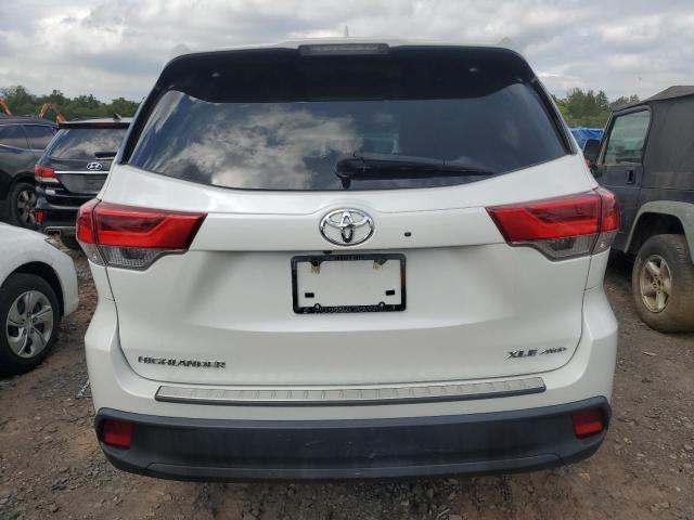 Photo 6 from auction – 2018 TOYOTA HIGHLANDER with VIN 5TDJZRFH0JS887500