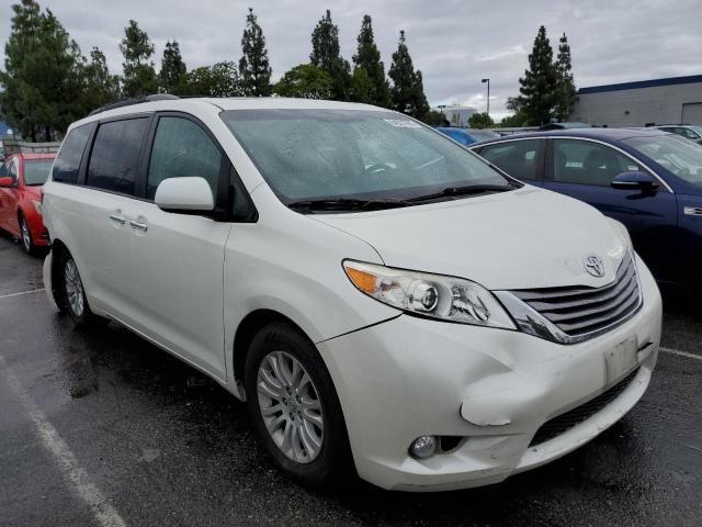Photo 4 from auction – 2017 TOYOTA SIENNA XLE with VIN 5TDYZ3DC8HS829437