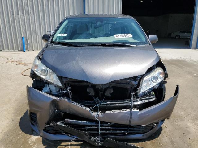 Photo 5 from auction – 2018 TOYOTA SIENNA LE with VIN 5TDKZ3DC9JS906201