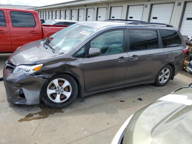 Photo 1 from auction – 2018 TOYOTA SIENNA LE with VIN 5TDKZ3DC6JS938118