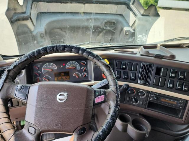 Photo 9 from auction – 2015 VOLVO VN VNL with VIN 4V4NC9TJ2FN189904