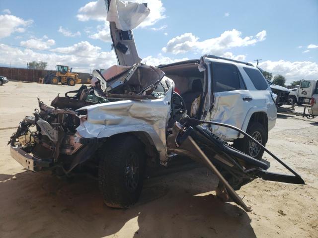 Снимка 1 от търг – 2020 TOYOTA 4RUNNER SR с VIN JTEBU5JRXL5776744
