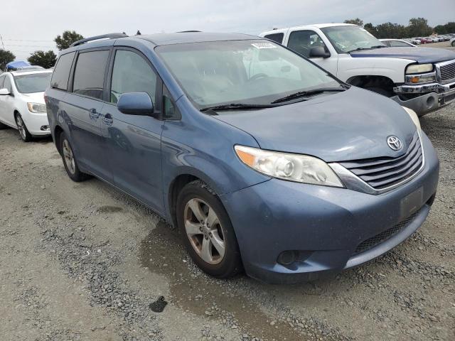 Photo 4 from auction – 2015 TOYOTA SIENNA LE with VIN 5TDKK3DC5FS675406